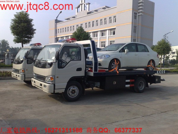 平板拖車(chē)的基本屬性就是因?yàn)樗艹蔀橛脩羰种匈嶅X(qián)的工具。目前,挖機(jī)平板拖車(chē)不僅生產(chǎn)廠家多,而且社會(huì)保有量相當(dāng)大。