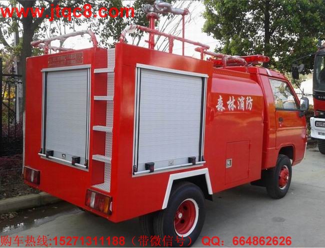 福田簡易消防車(1.5T)適適應(yīng)山間,鄉(xiāng)鎮(zhèn),鄉(xiāng)村比較窄或拐彎急的路況,是森林消防,鄉(xiāng)鎮(zhèn),鄉(xiāng)村,廠區(qū)倉庫消防的有利消防工具。(噴射狀態(tài)可調(diào)世柱狀、霧狀、射程>25米)。