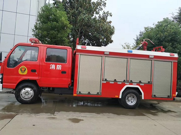 國(guó)六五十鈴3噸水罐消防車(chē)|五十鈴600P消防水罐車(chē)