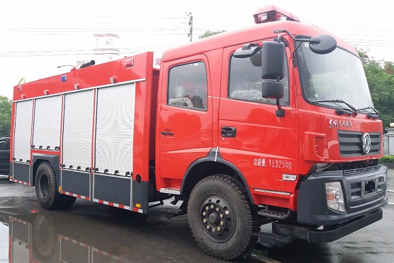 東風(fēng)153型6噸泡沫消防車(chē)