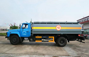 東風(fēng)140尖頭加長型油罐車(運(yùn)油車)