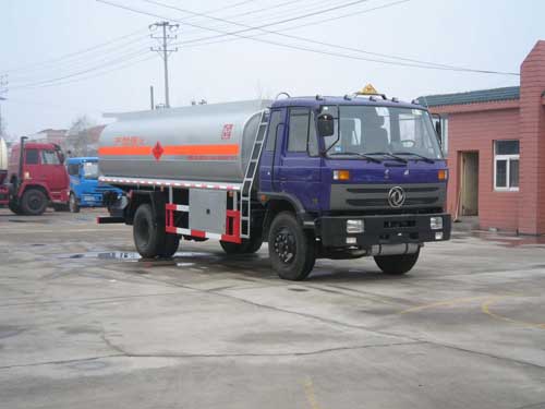 東風(fēng)153平頭化工液體運(yùn)輸車